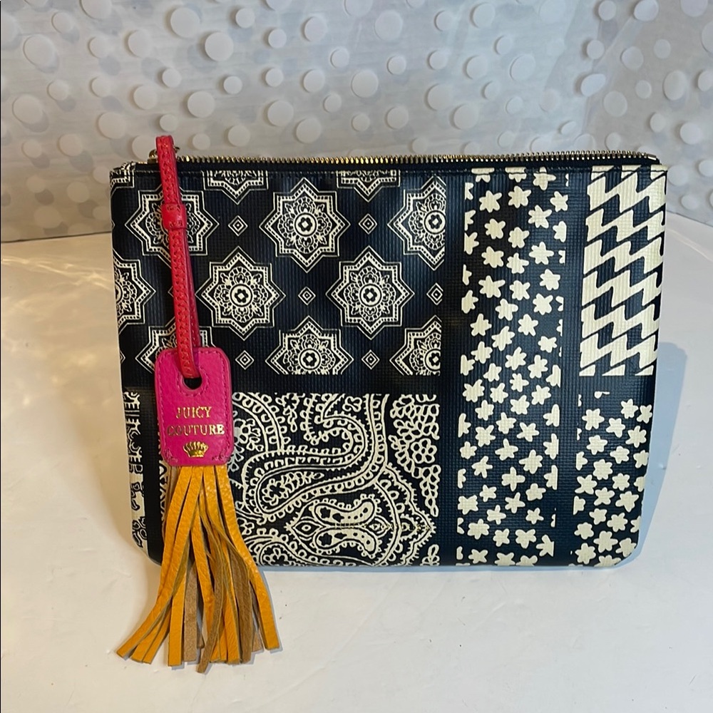 ⚡️5/$25-Juicy Couture Black and White Cosmetic Bag with Elegant Patterns